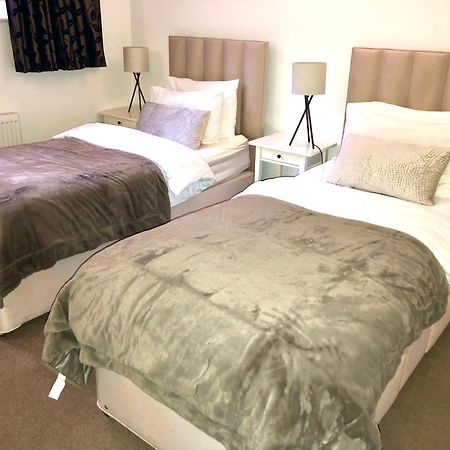 Superbly Located 2 Bedroom Luxury Apartment Bath Eksteriør billede