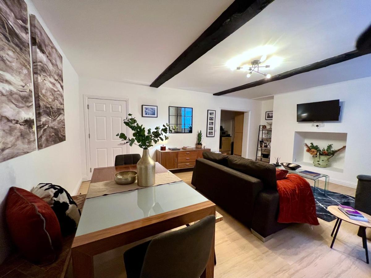 Superbly Located 2 Bedroom Luxury Apartment Bath Eksteriør billede