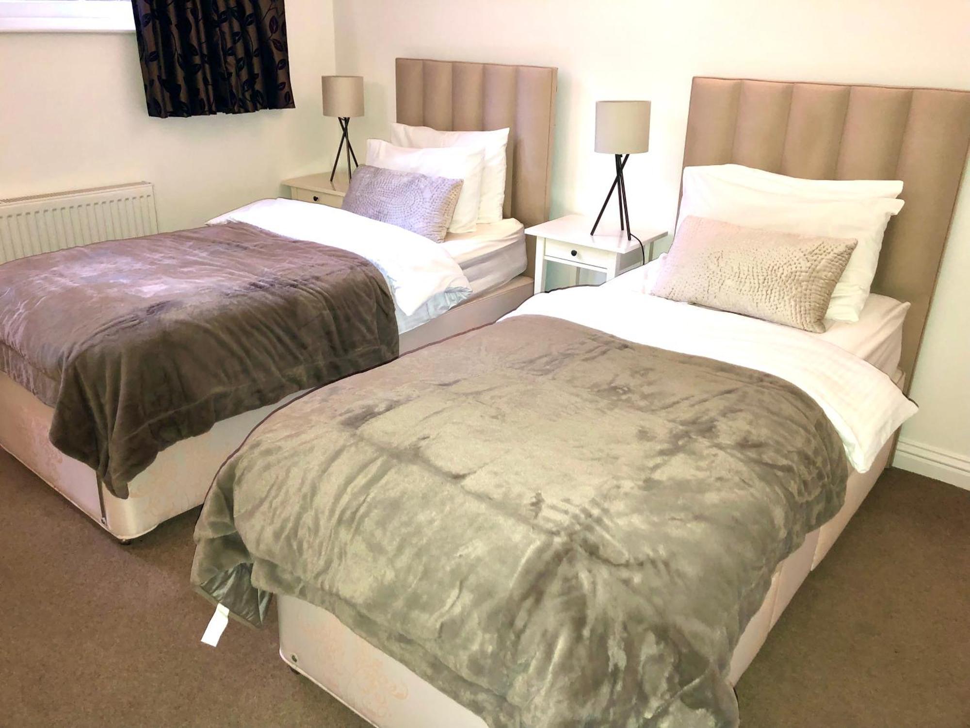 Superbly Located 2 Bedroom Luxury Apartment Bath Eksteriør billede