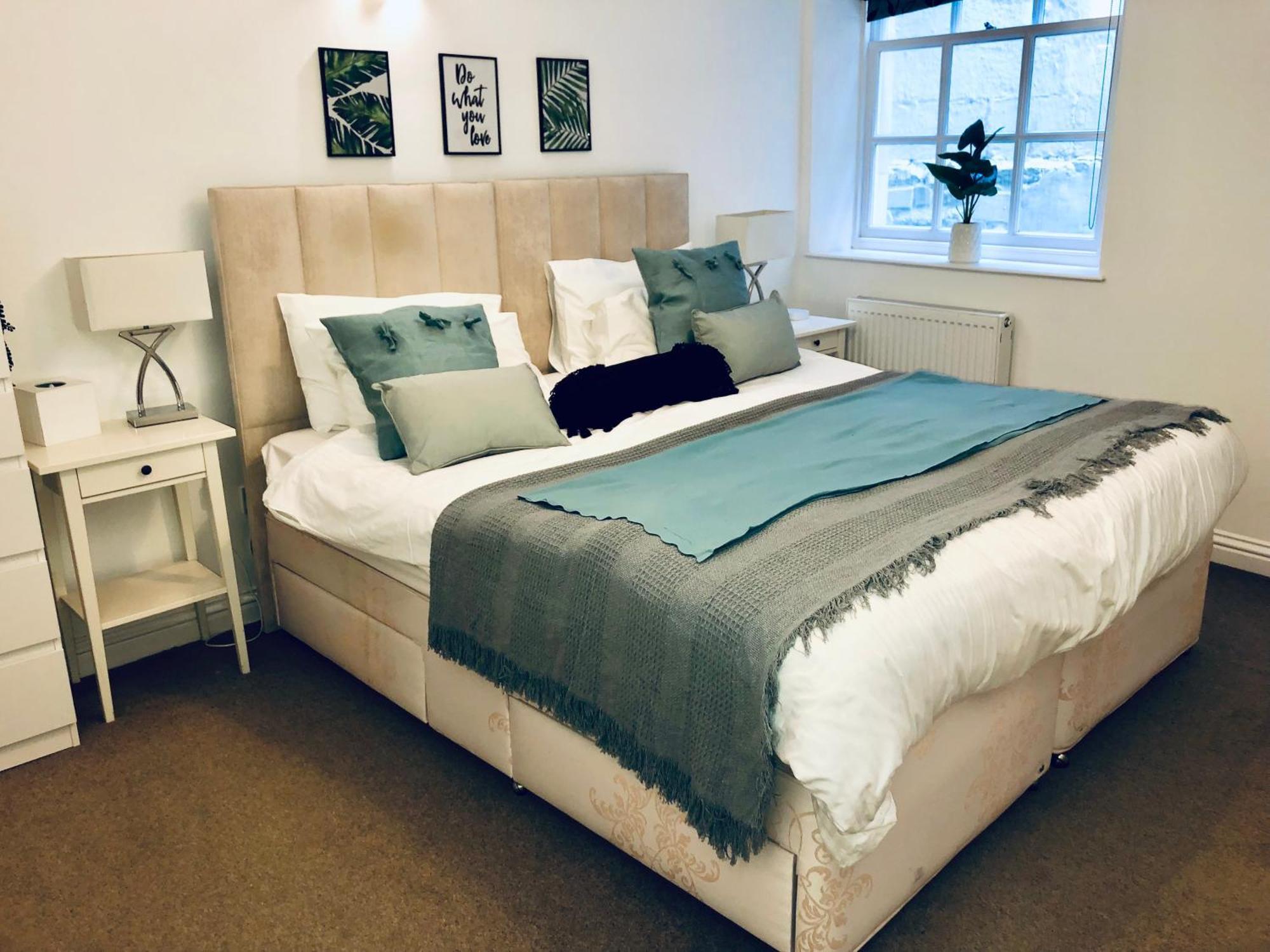 Superbly Located 2 Bedroom Luxury Apartment Bath Eksteriør billede